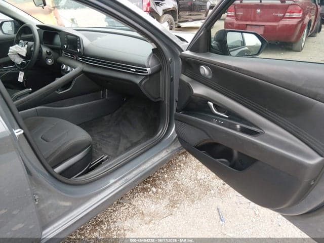 2024 HYUNDAI ELANTRA SE 5