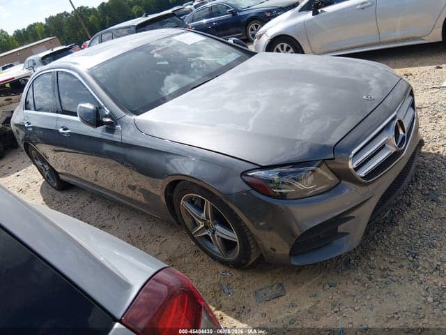 2019 MERCEDES-BENZ E 300 1