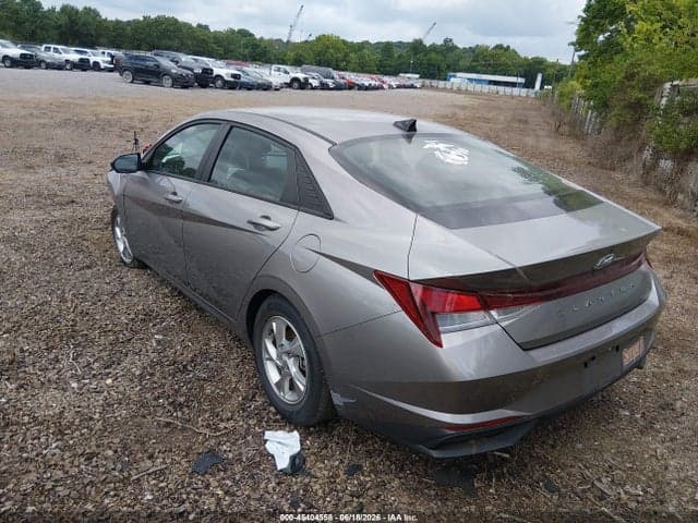 2023 HYUNDAI ELANTRA SE 3