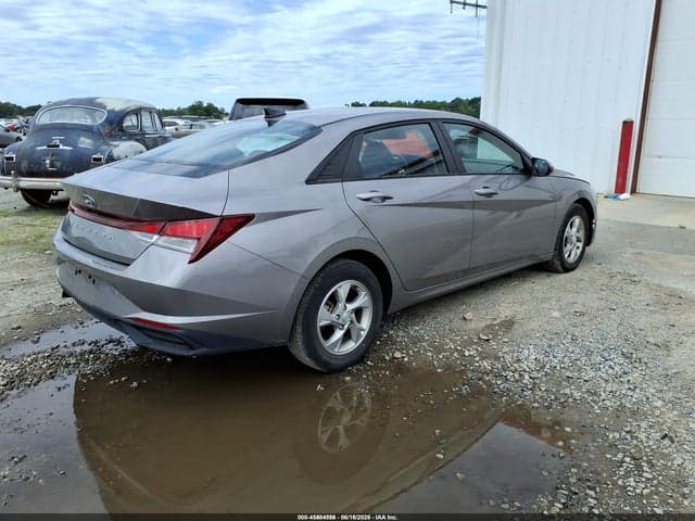 2023 HYUNDAI ELANTRA SE 4