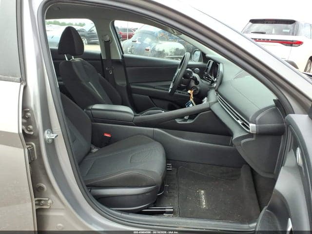 2023 HYUNDAI ELANTRA SE 5