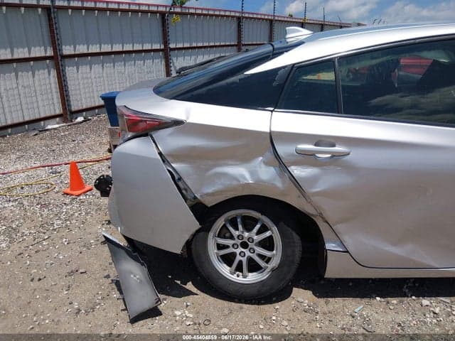 2016 TOYOTA PRIUS TWO 6