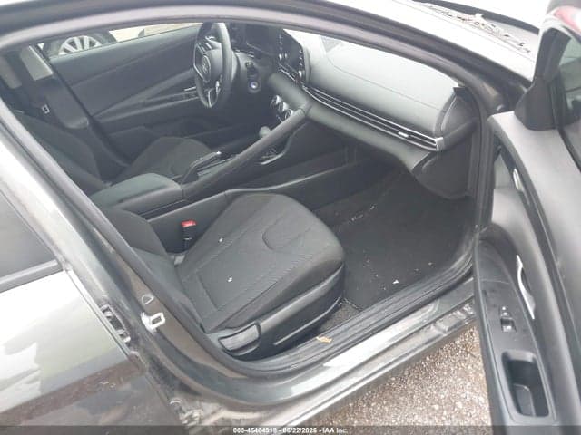 2024 HYUNDAI ELANTRA SE 5