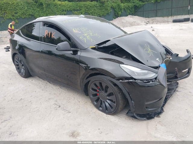 2024 TESLA MODEL Y 1