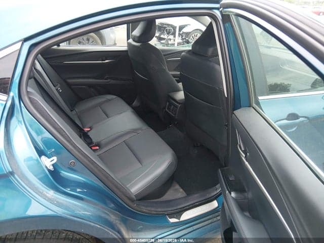 2025 TOYOTA CAMRY XLE 8