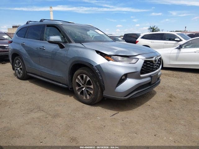 2021 TOYOTA HIGHLANDER XLE - 1