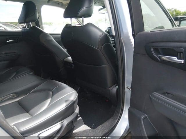 2021 TOYOTA HIGHLANDER XLE 8