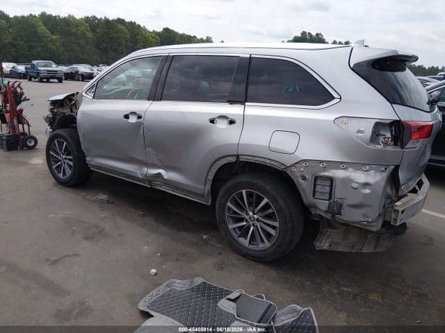 2019 TOYOTA HIGHLANDER XLE 3