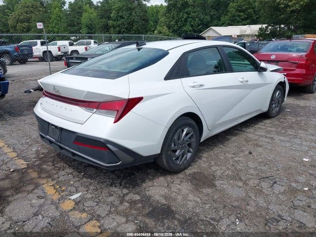2024 HYUNDAI ELANTRA SEL 4