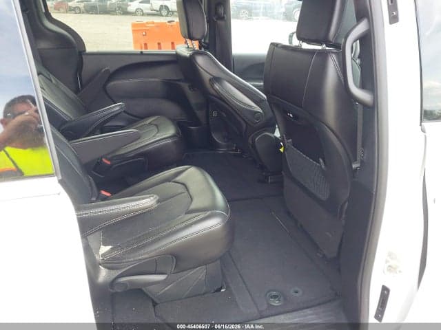2025 CHRYSLER PACIFICA SELECT 8