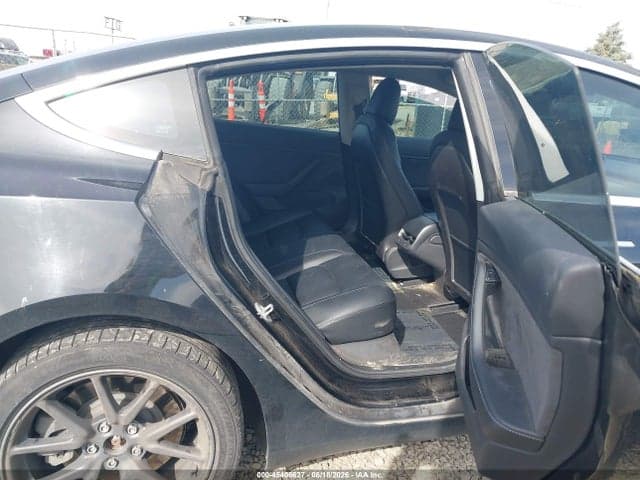 2018 TESLA MODEL 3 8