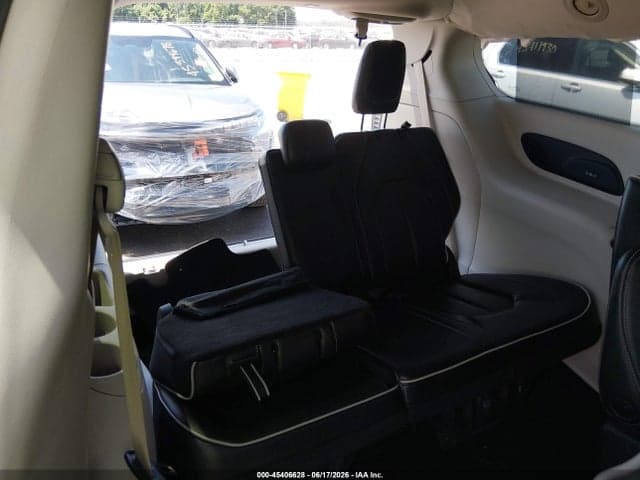 2022 CHRYSLER PACIFICA LIMITED 17
