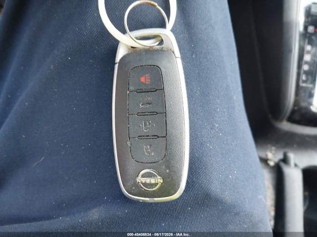 2025 NISSAN VERSA 1.6 SV 11