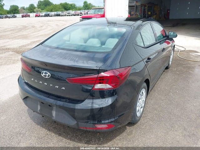 2020 HYUNDAI ELANTRA SE 4