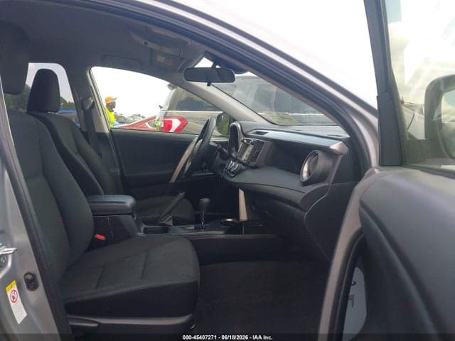 2018 TOYOTA RAV4 LE 5