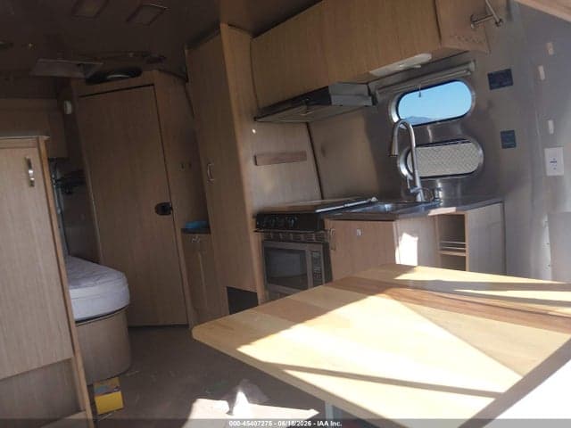 2017 AIRSTREAM FLYING CLOUD 5