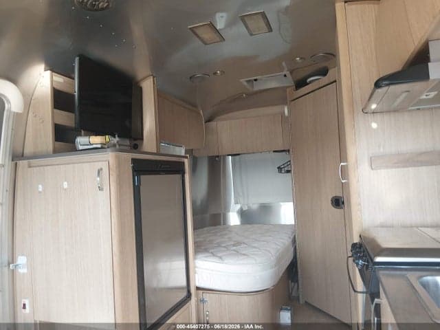 2017 AIRSTREAM FLYING CLOUD 8