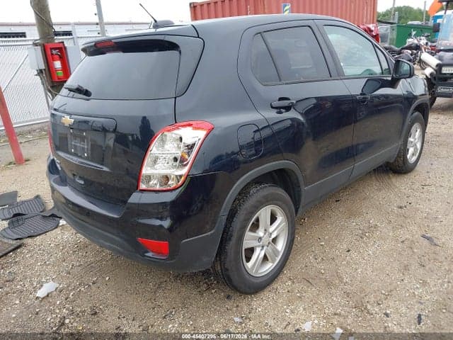 2022 CHEVROLET TRAX AWD LS 4