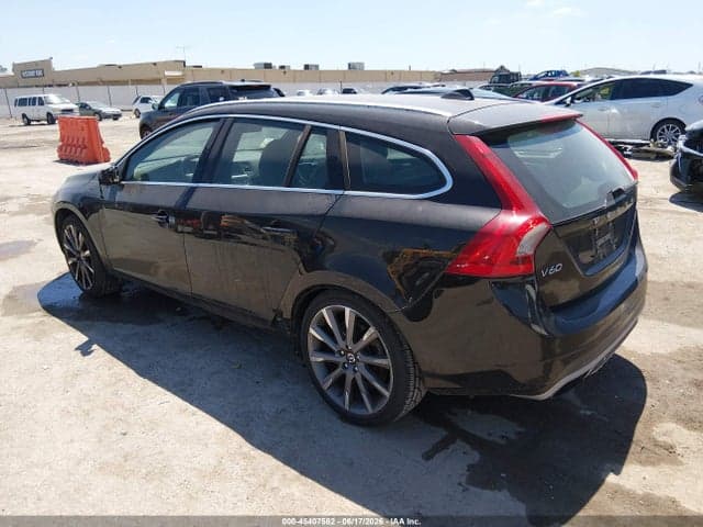 2015 VOLVO V60 T5 3