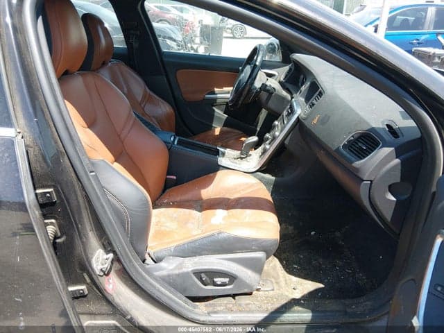 2015 VOLVO V60 T5 5