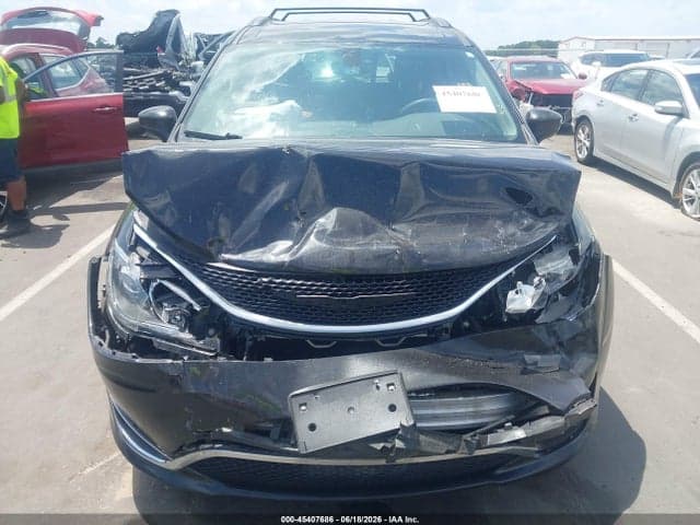 2020 CHRYSLER PACIFICA TOURING 12