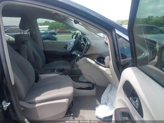 2020 CHRYSLER PACIFICA TOURING 5