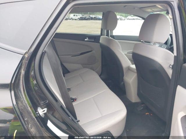 2020 HYUNDAI TUCSON SE 8