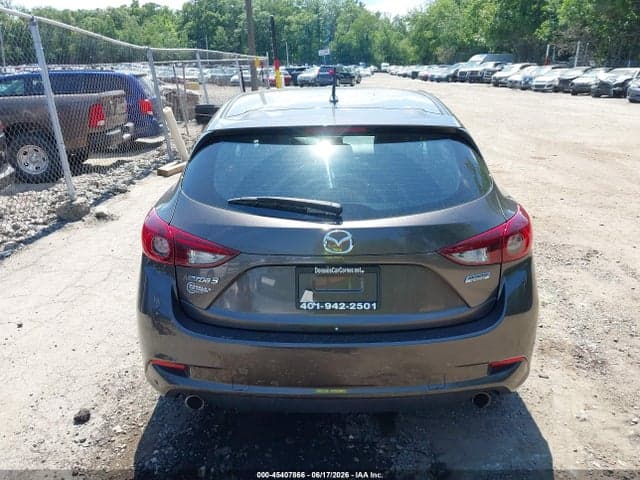 2018 MAZDA MAZDA3 TOURING 16