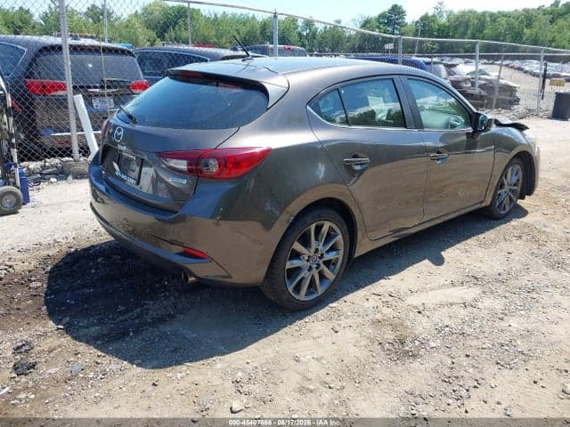 2018 MAZDA MAZDA3 TOURING 4