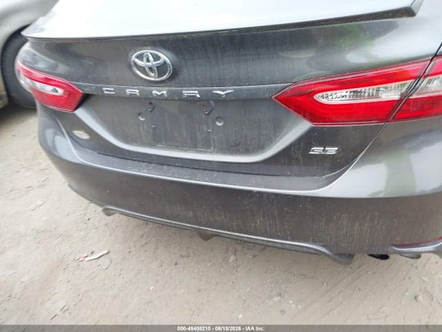 2019 TOYOTA CAMRY SE 16