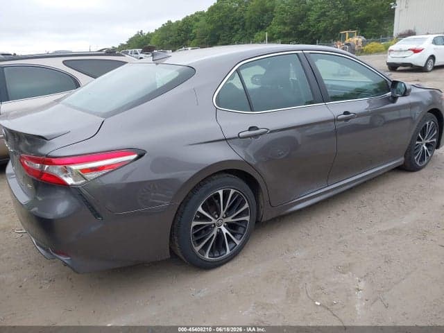 2019 TOYOTA CAMRY SE 4