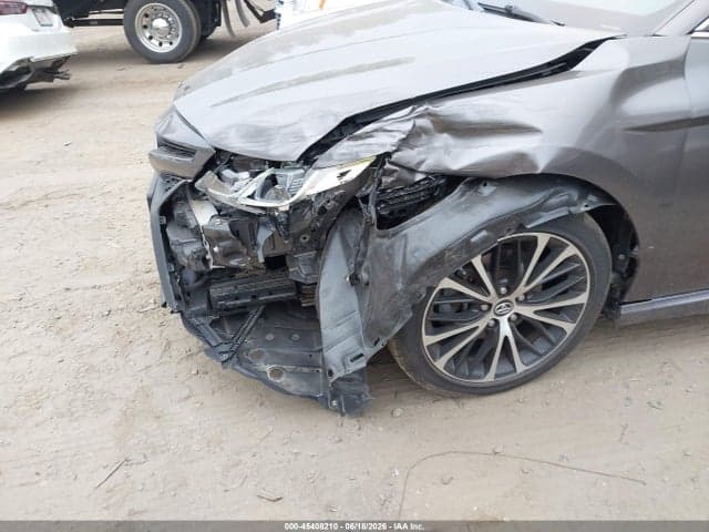 2019 TOYOTA CAMRY SE 6