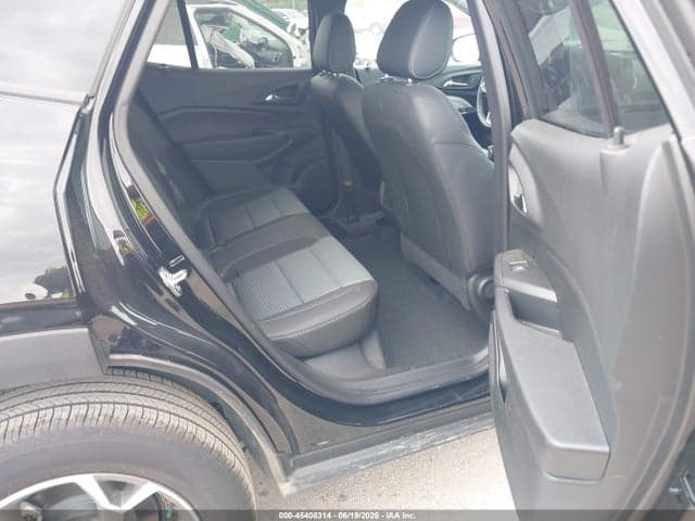 2025 CHEVROLET TRAX FWD LT 8