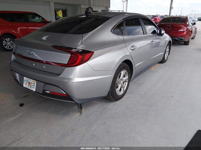 2021 HYUNDAI SONATA SE 4