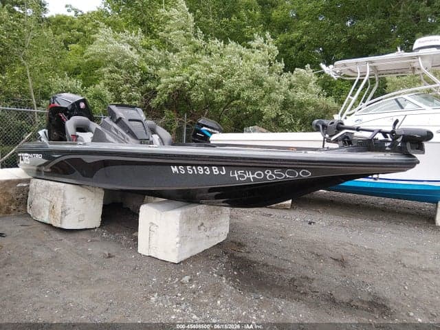 2023 TRACKER NITRO Z18