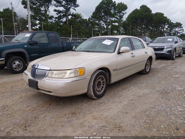 2000 LINCOLN TOWN CAR 2