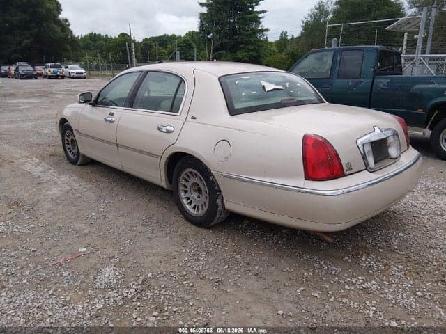 2000 LINCOLN TOWN CAR 3