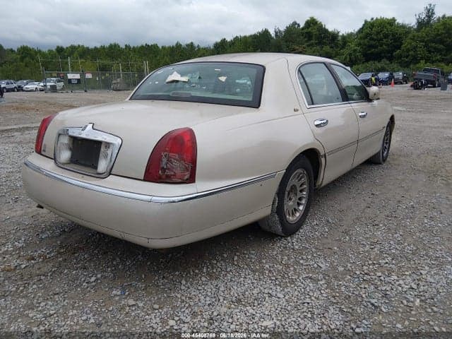 2000 LINCOLN TOWN CAR 4