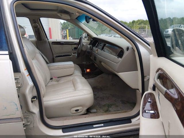 2000 LINCOLN TOWN CAR 5