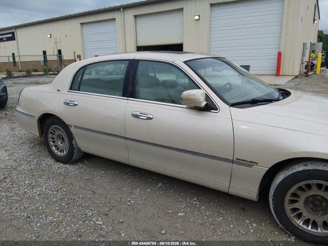 2000 LINCOLN TOWN CAR 6