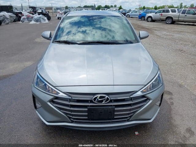 2020 HYUNDAI ELANTRA SE 12