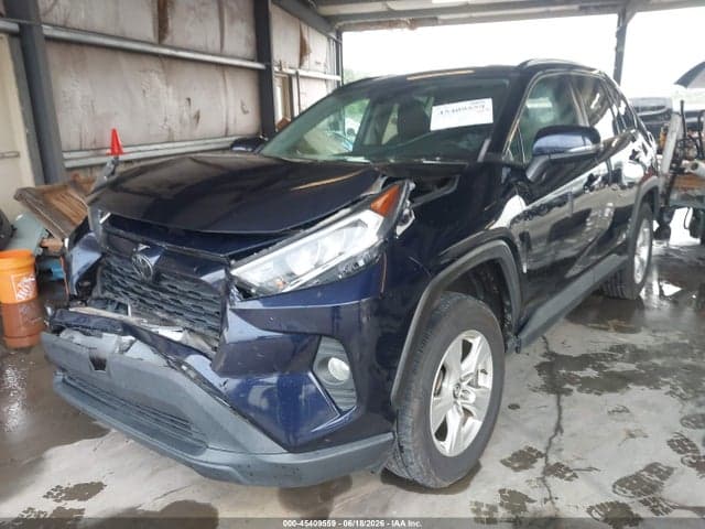 2020 TOYOTA RAV4 XLE 2