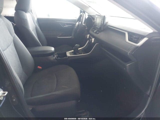 2020 TOYOTA RAV4 XLE 5