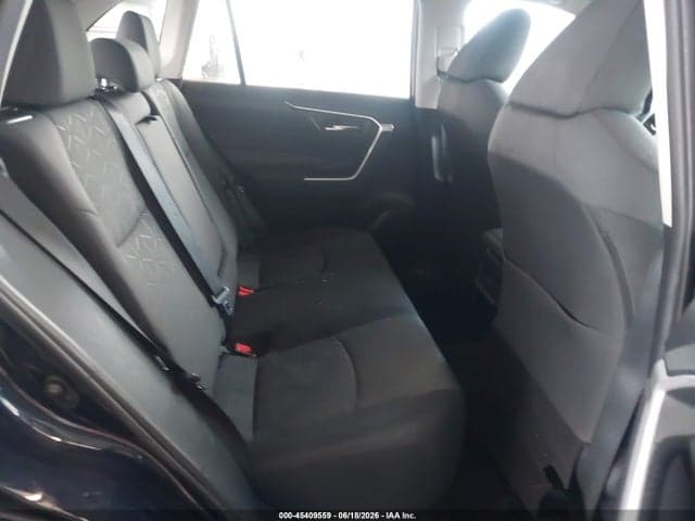 2020 TOYOTA RAV4 XLE 8