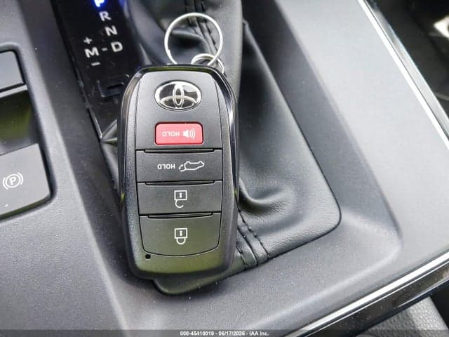 2026 TOYOTA COROLLA CROSS XLE 11