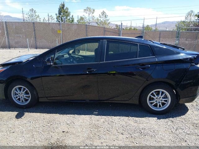 2017 TOYOTA PRIUS THREE 14