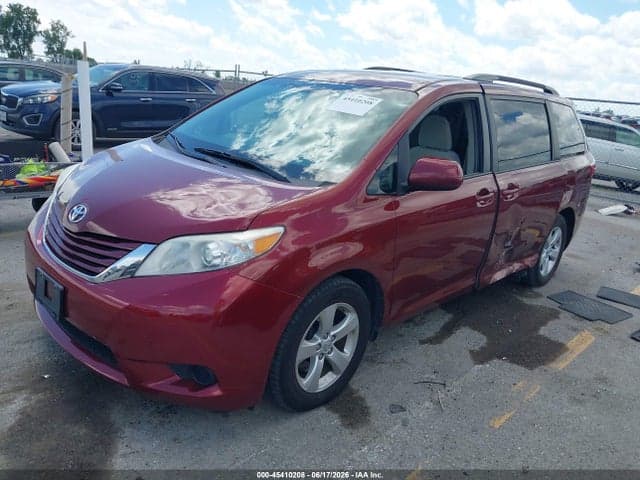 2017 TOYOTA SIENNA LE 8 PASSENGER 2