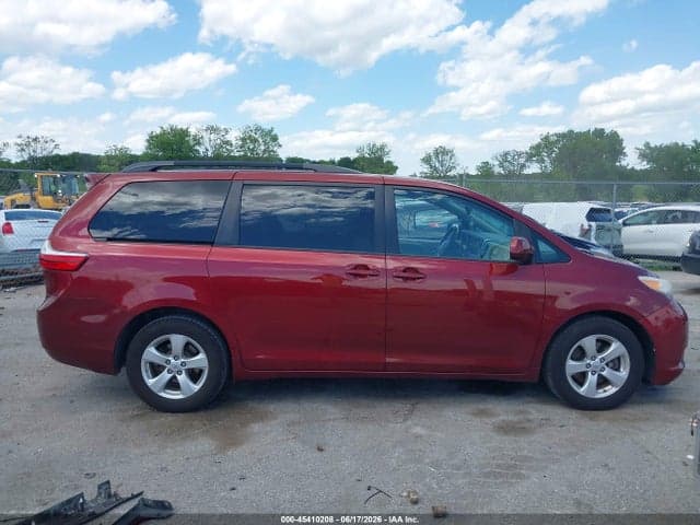 2017 TOYOTA SIENNA LE 8 PASSENGER 13