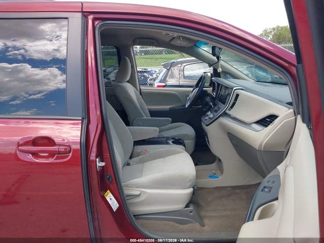 2017 TOYOTA SIENNA LE 8 PASSENGER 5