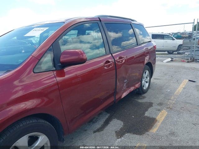 2017 TOYOTA SIENNA LE 8 PASSENGER 6